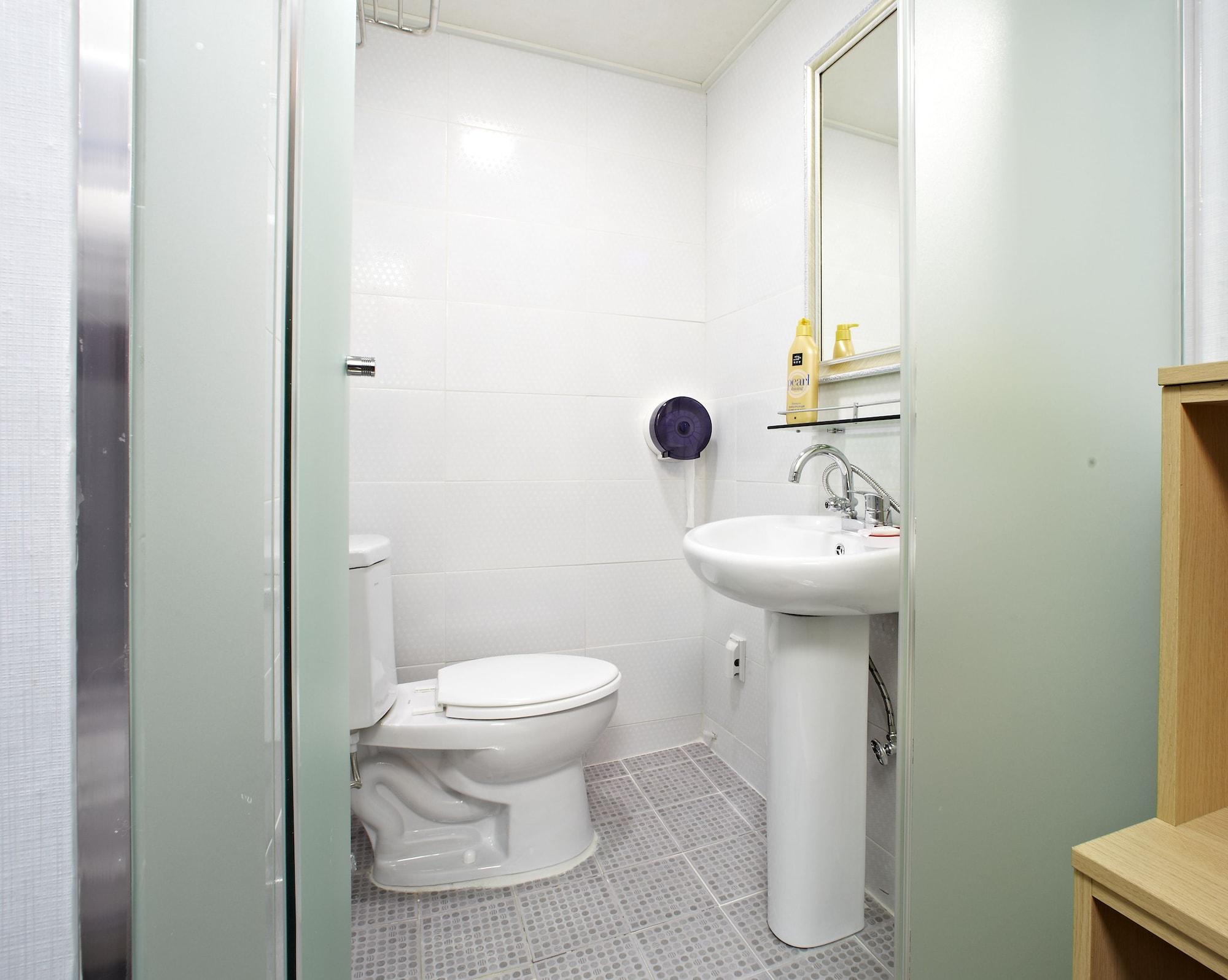 Rainbow Hotel Myeongdong Сеул Экстерьер фото