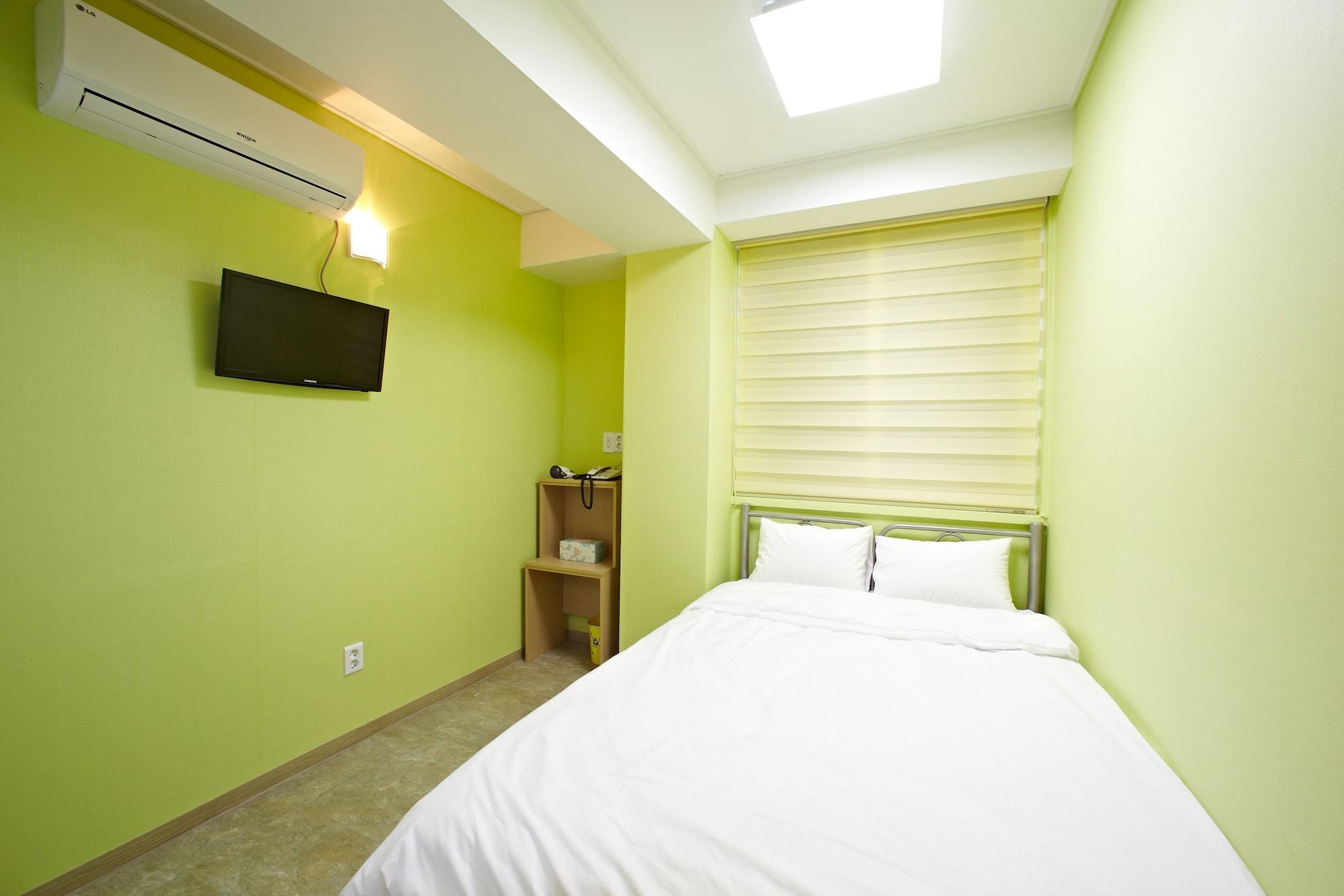 Rainbow Hotel Myeongdong Сеул Экстерьер фото