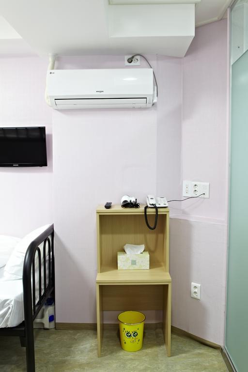 Rainbow Hotel Myeongdong Сеул Экстерьер фото